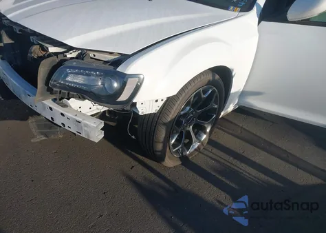 2015 Chrysler 300 S z USA, uszkodzony, nr VIN 2C3CCABG3FH921903